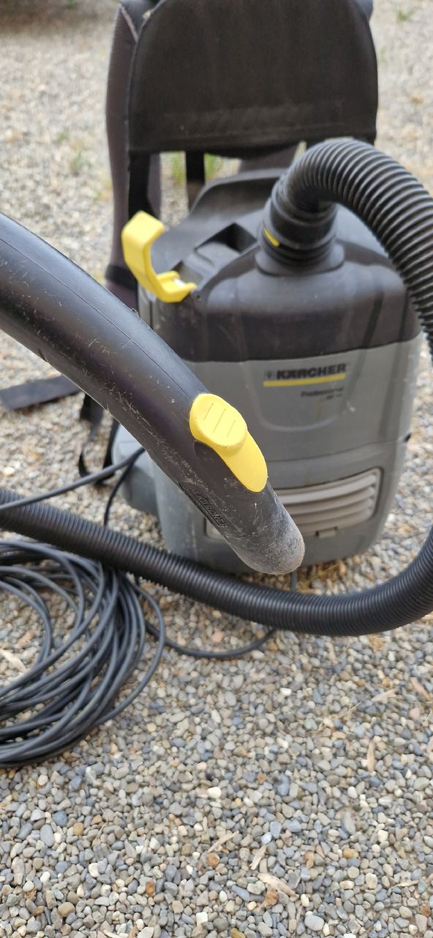 Kärcher Aspirapolveri & Accessori: ASPIRATEUR DORSAL KARCHER BV5 – Usato da St. Ursen venduto da cpi23 1