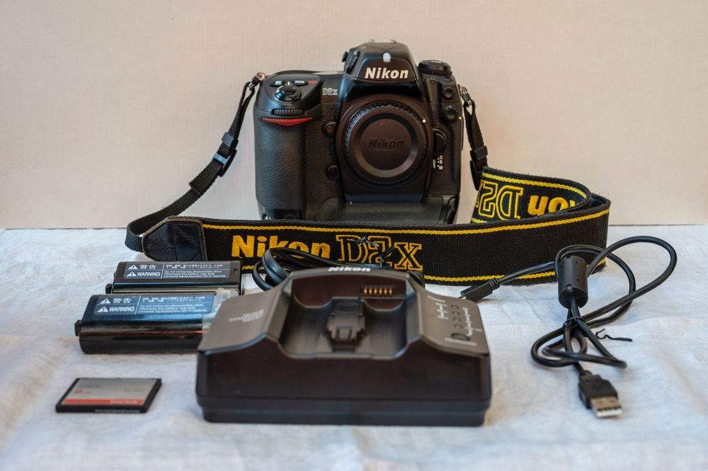 Boîtier Nikon D2X et accessoires Kaufen auf Ricardo