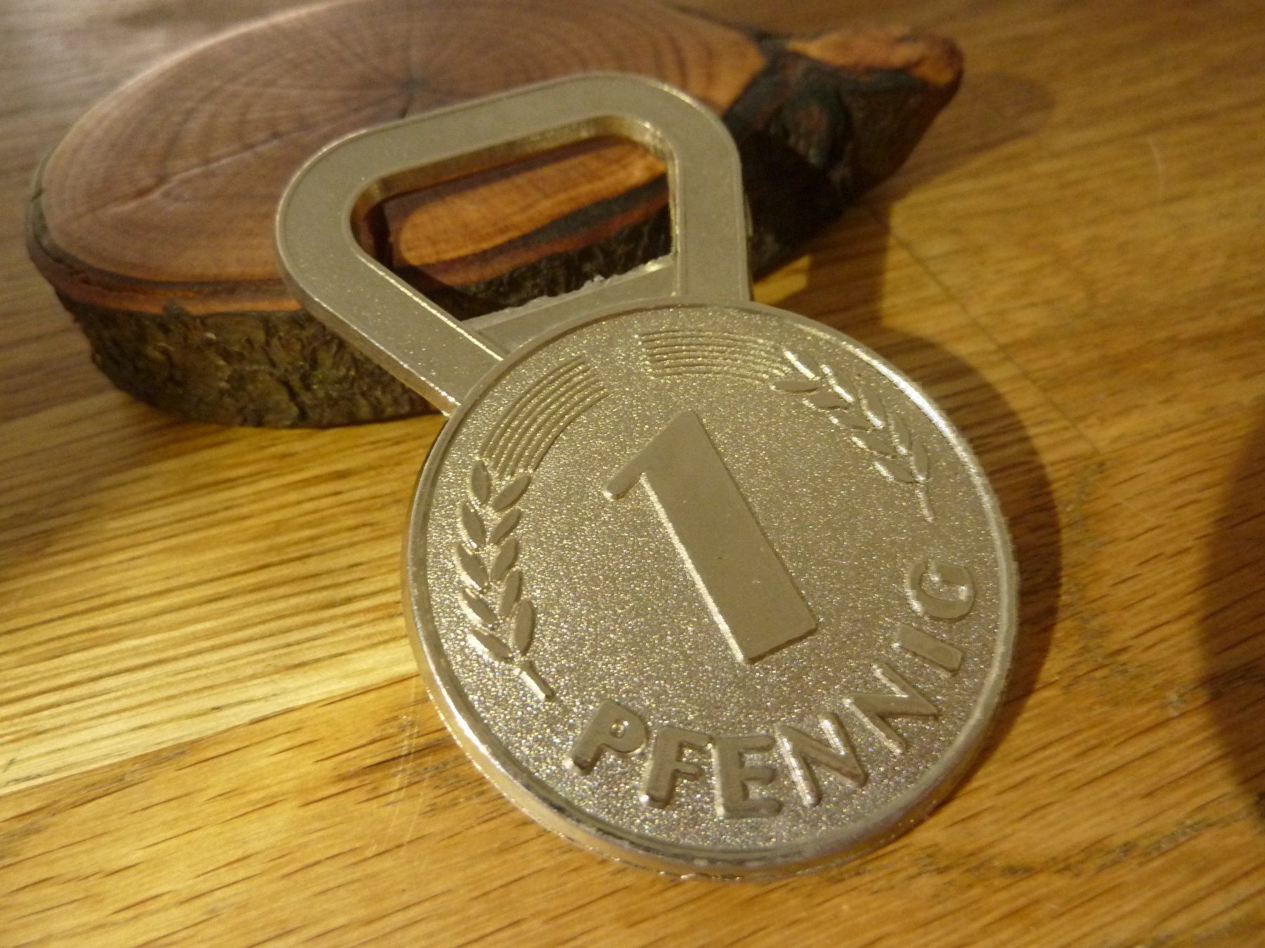 Apribottiglie & Tappi per chiusura: Flaschenöffner Sparkasse 1Pfennig – Usato da Hochfelden venduto da swissice 1
