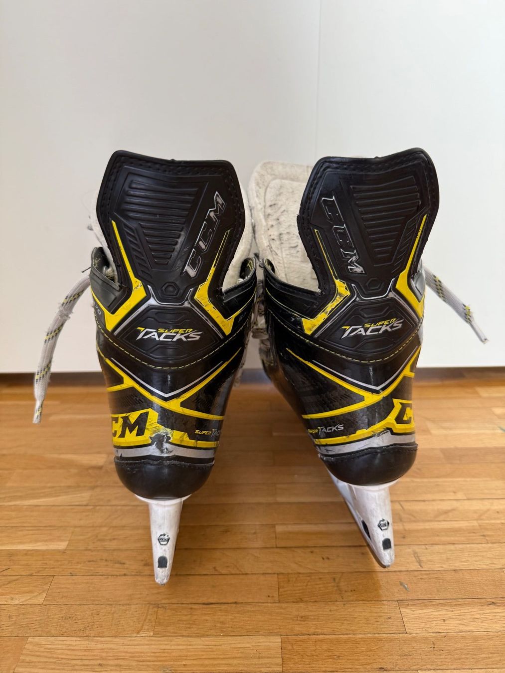 Ccm Pattini da ghiaccio: CCM Schlittschuhe EUR 37.5 – Usato da Zug venduto da marcosonlineshop 2