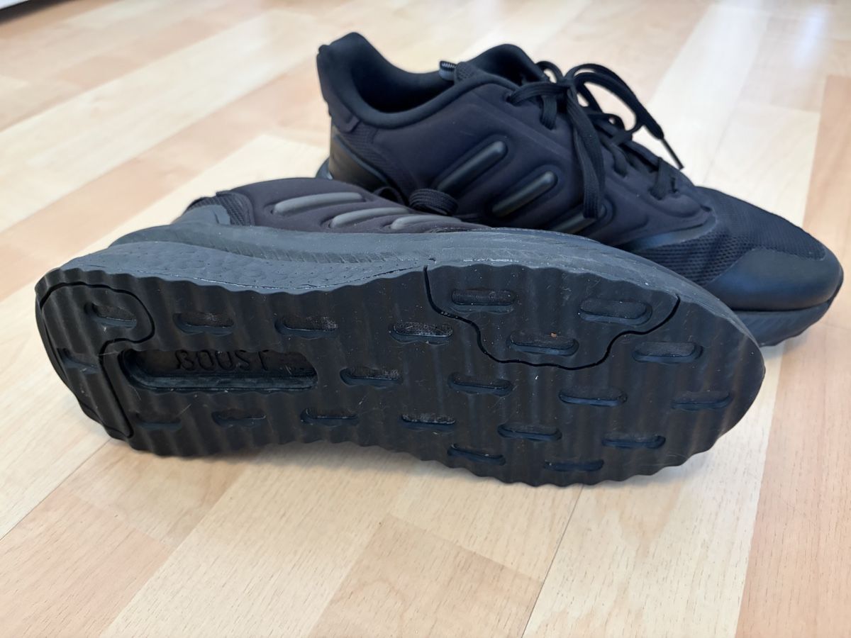 Adidas Scarpe da uomo: adidas Boost Sneaker Schwarz Gr. 40 – Usato da Schaffhausen venduto da Januanar 2