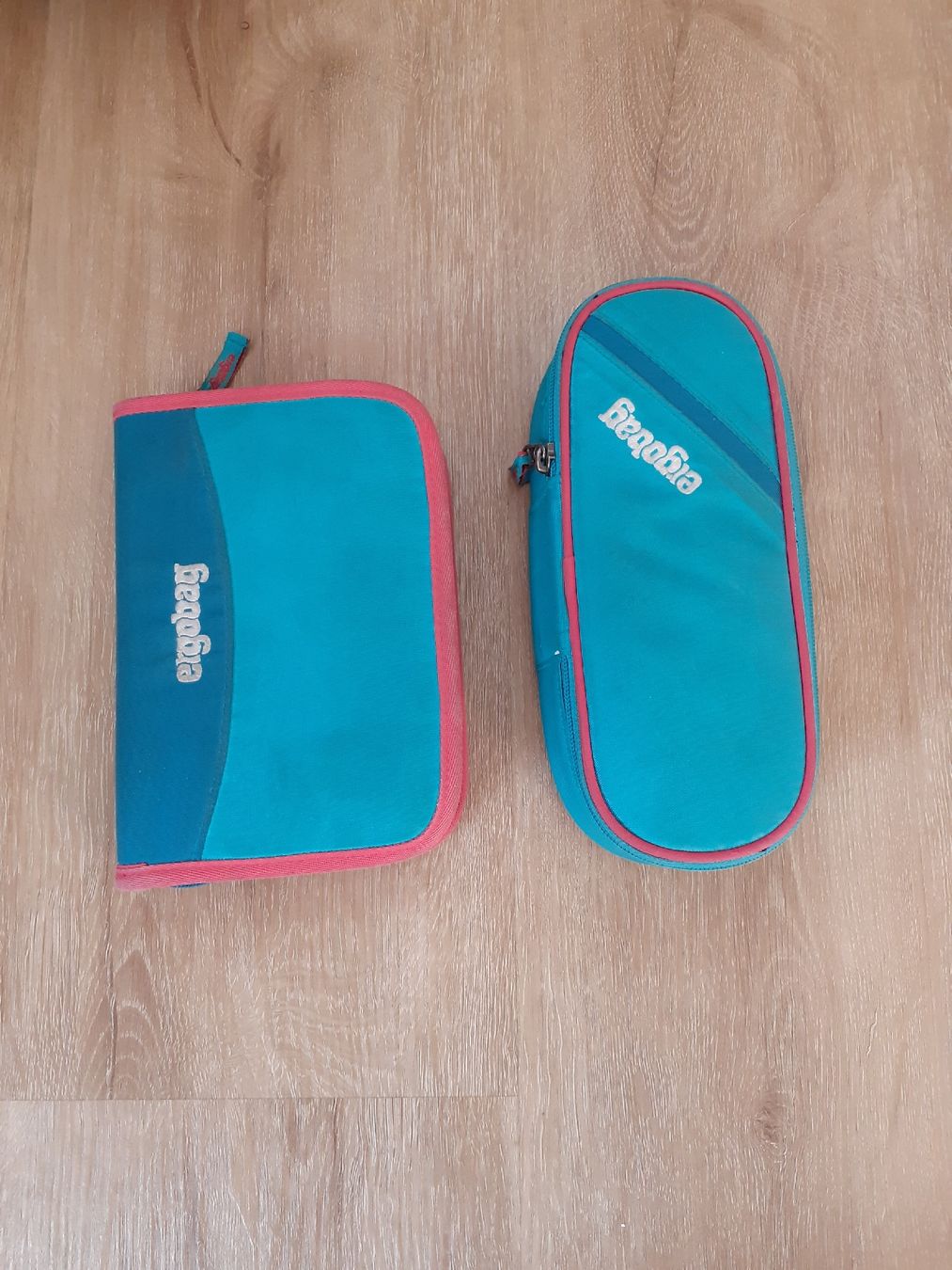 Ergobag Borse & Zaini: Ergobag Schulthek set mit Etuis und Regenschutz – Usato da Chur venduto da Knuffer 6