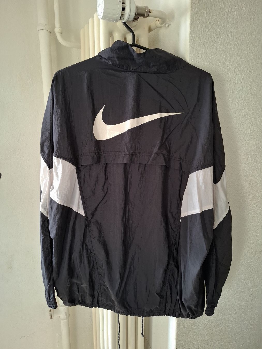 Nike Vestes: Nike Veste coupe-vent noire et blanche Taille M – D'occasion à Le Locle par sAm_2112 4