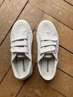 Weisse Superga Sneakers mit Klettverschluss