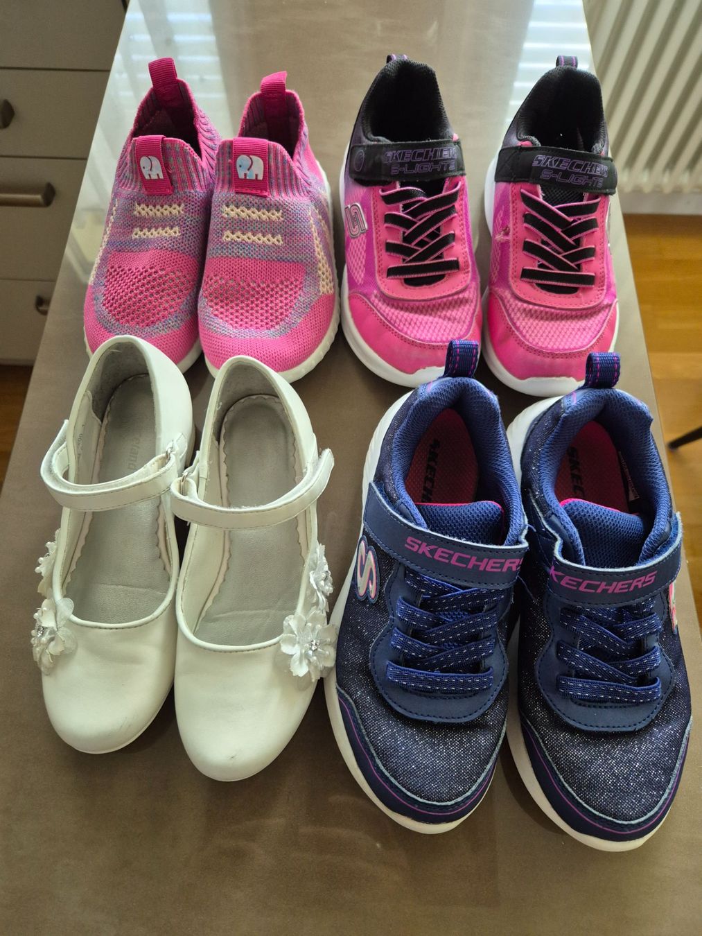 Skechers Schuhe für Mädchen: Schuhpaket Skechers, Elefanten Gr.31 – Gebraucht aus Brugg AG von piniata