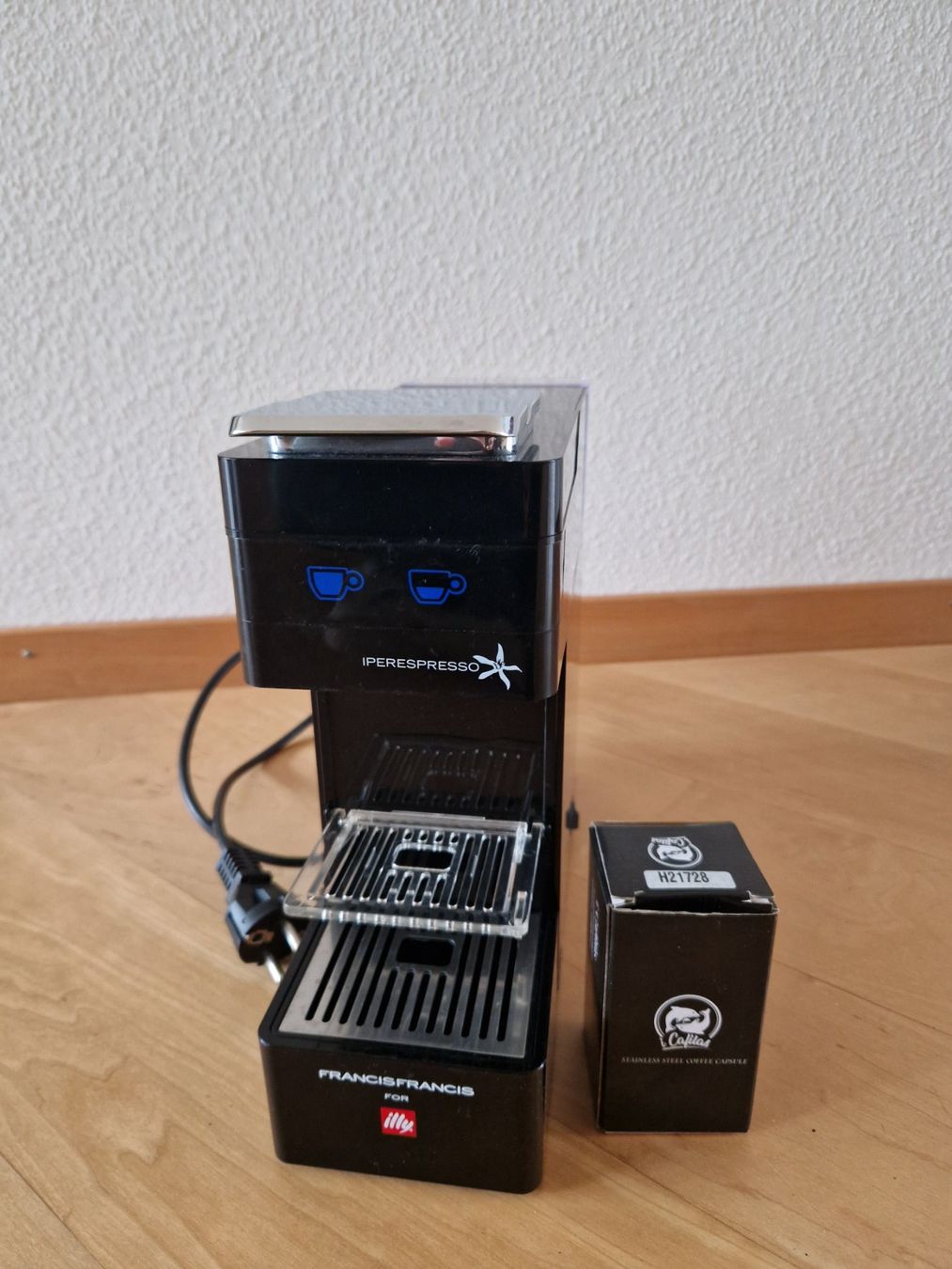 Illy Macchine per caffè & Macchine per espresso: Illy Iperespresso coffee machine + rechargeable capsule – Usato da Adliswil venduto da fashionholic 5
