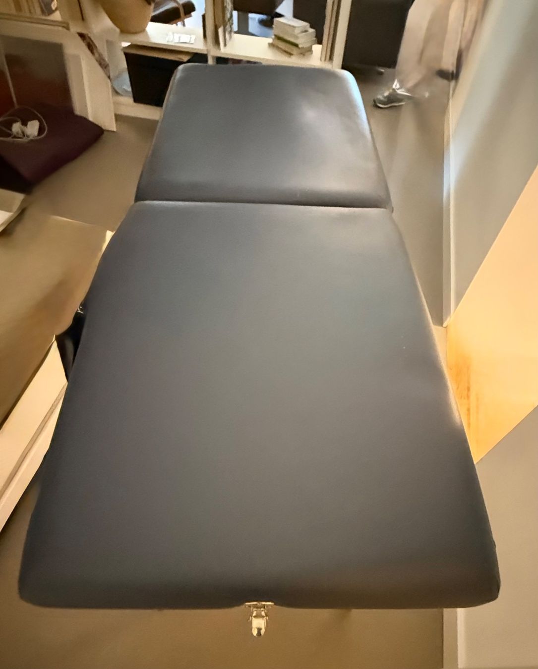 Dispositivi per massaggi: Portable Massage Table - Great Condition & Accessories! – Usato da Duggingen venduto da berky 1