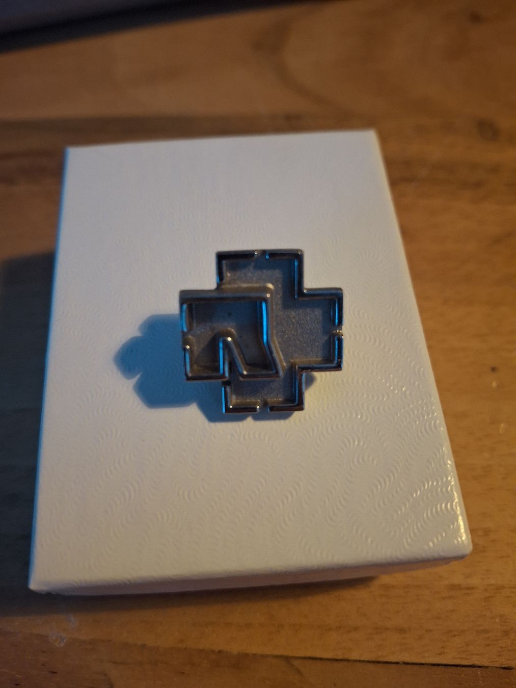 Plaketten & Abzeichen: Rammstein Pin – Neu (gemäss Beschreibung) aus Alpnach Dorf von dek_s78g
