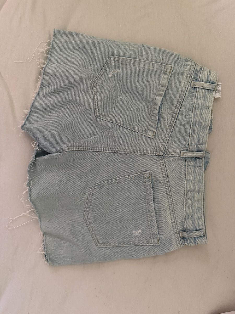 Jeans: Jeansshorts Damen hellblau Grösse 36 neu!!  – Nuovo (secondo la descrizione) da Zofingen venduto da Annika.15