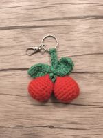 Porte-clés / charm sac cerises fait main en crochet neuf