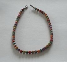 Beaded necklace with floral pattern