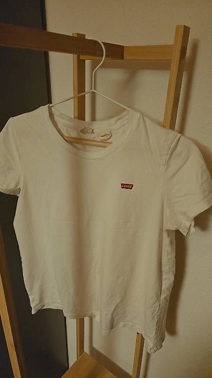 T-shirt: Maglietta bianca Levi's – Usato da Sementina venduto da edo_c2fd