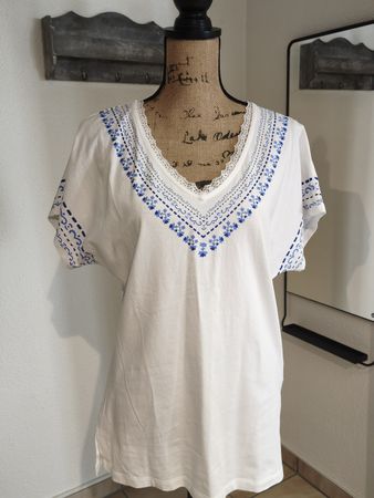 Damen T-Shirt Weiss Grösse S mit Stickerei guter Zustand