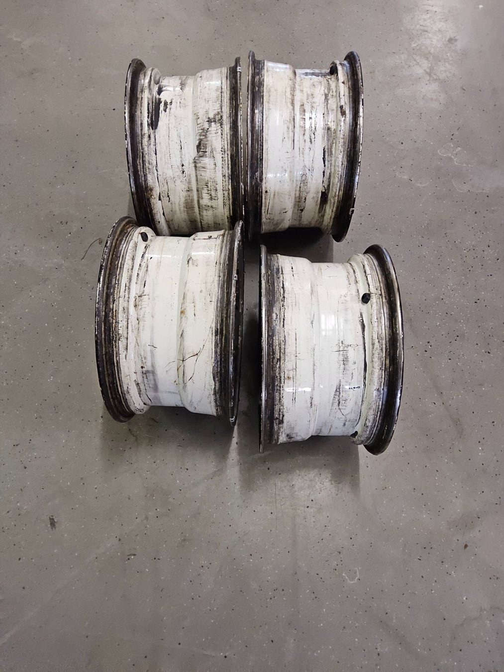 Jeep Felgen: FSJ, 4 Originalräder mit Original-Naben. – Gebraucht aus Bulle von pabensen 2