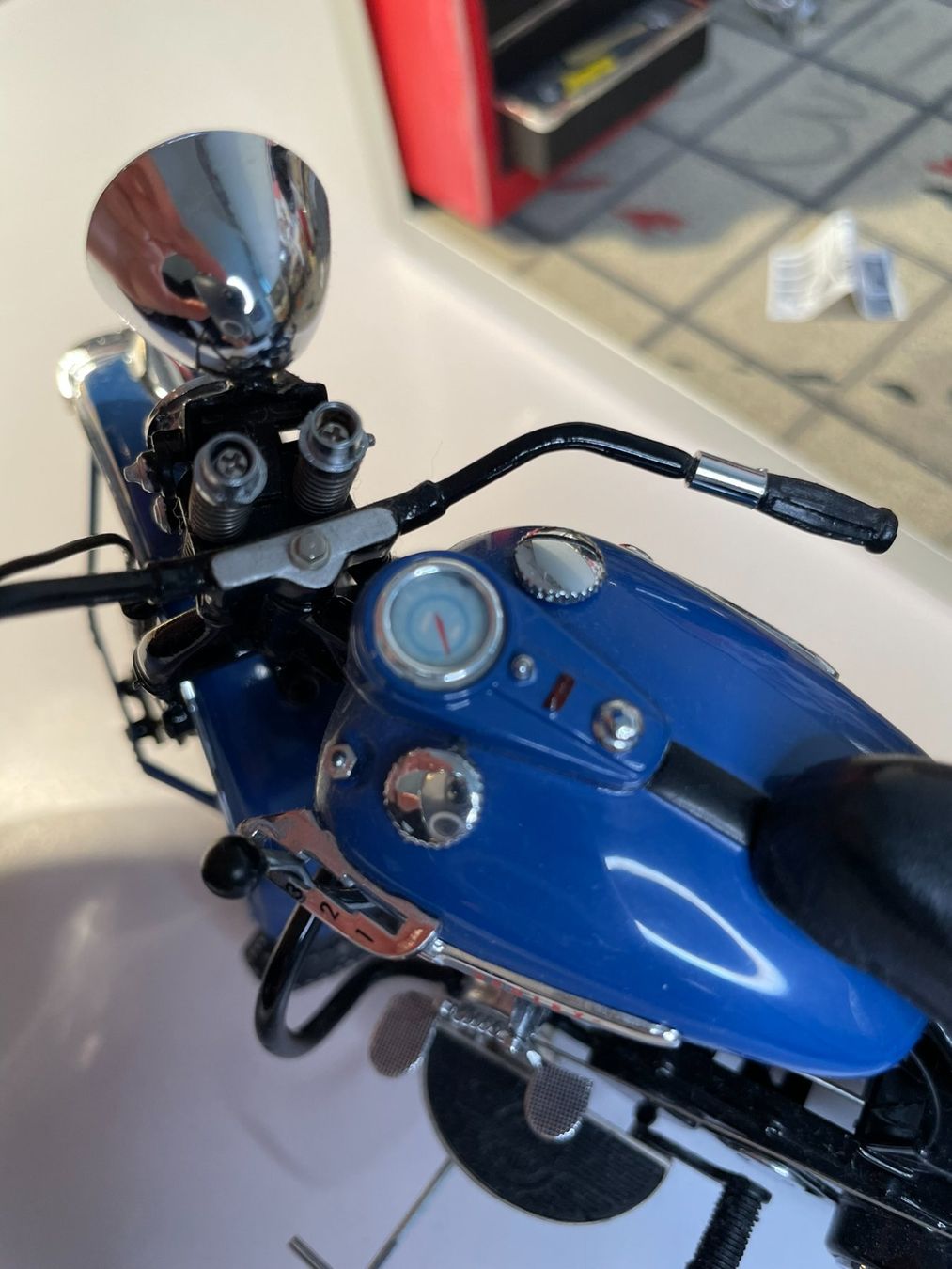 Franklin Mint Kit di modellismo & Modellini statici: Franklin Mint 1948 Harley Davidson Panhead inkl. Garage – Nuovo (secondo la descrizione) da Bättwil venduto da Samuel_Wyss 9