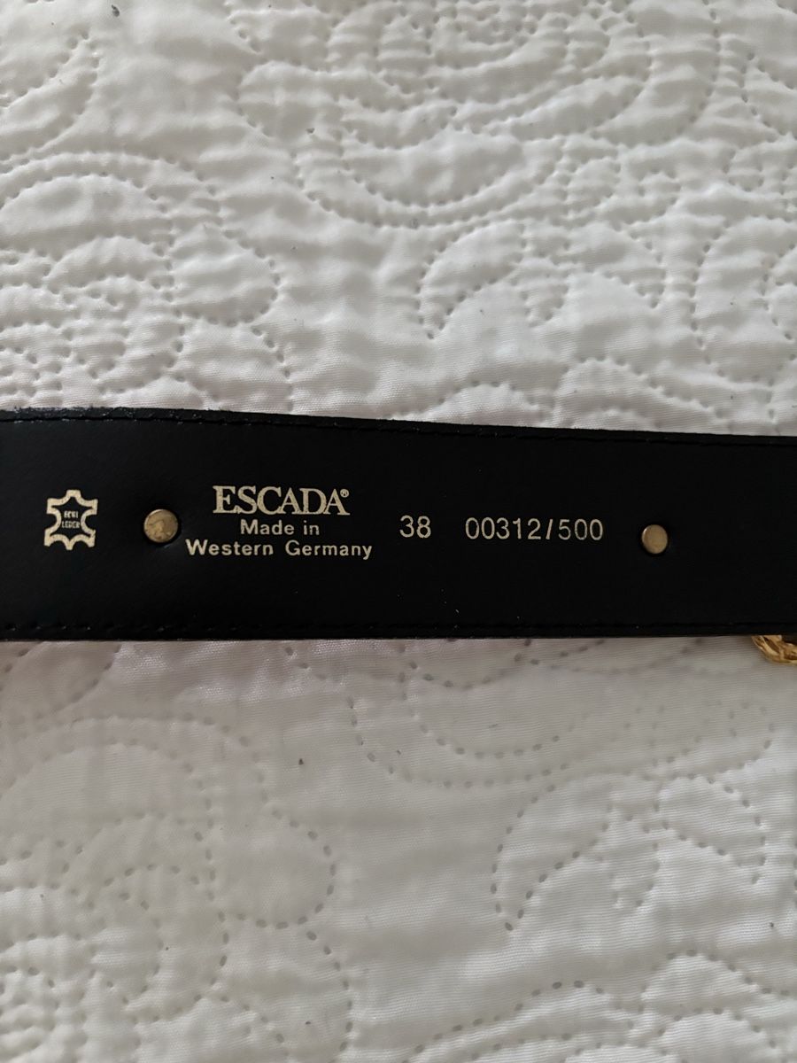 Escada Cinture: Escada Red Leather Belt w/ Stars & Chains – Usato da Buchrain venduto da Mr.Kim 6