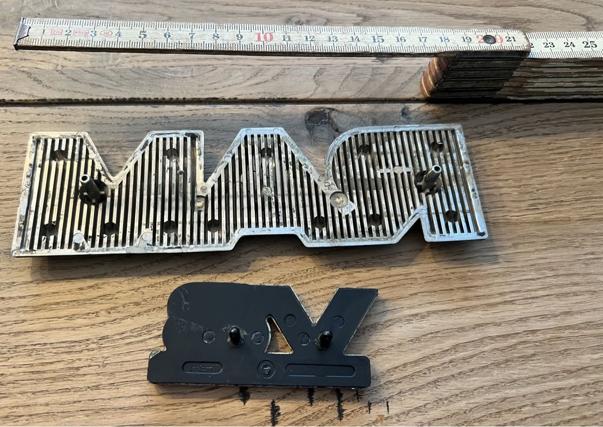 Dodge Alle Autoersatzteile: Dodge RAM Schriftzug Emblem – Gebraucht aus Sevelen von  2