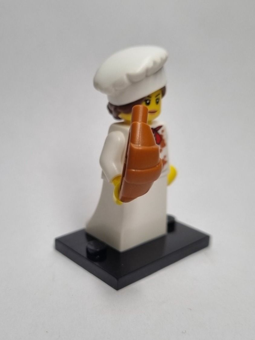 Lego Kit di costruzioni: LEGO BAM Late 2023 Baker with Croissant – Nuovo (secondo la descrizione) da Basadingen venduto da NekoBricks 3