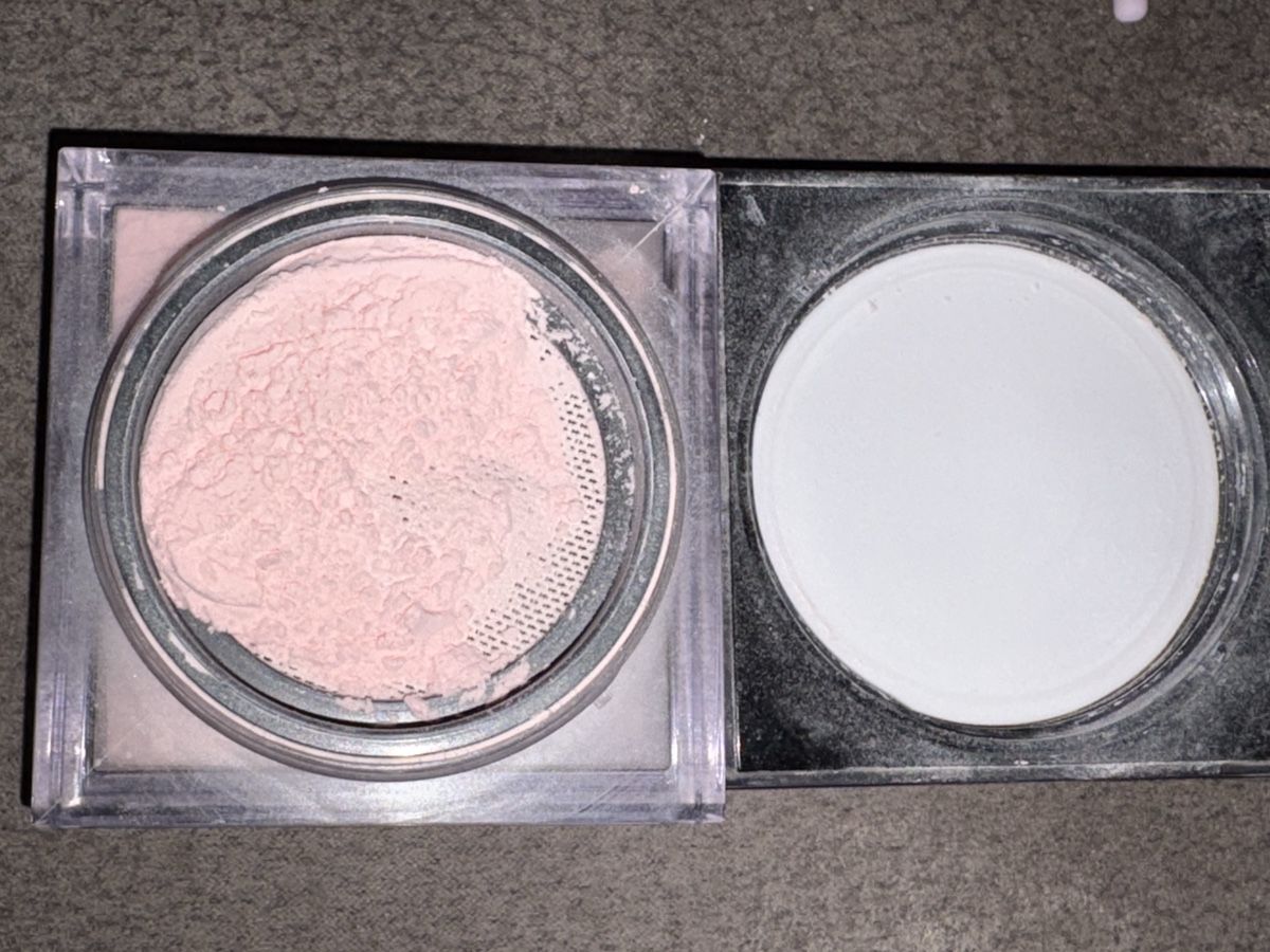 Huda Beauty Maquillage: Huda Beauty Puder  Farbe Cupcake Light – D'occasion à Schaan par Filipipa 3