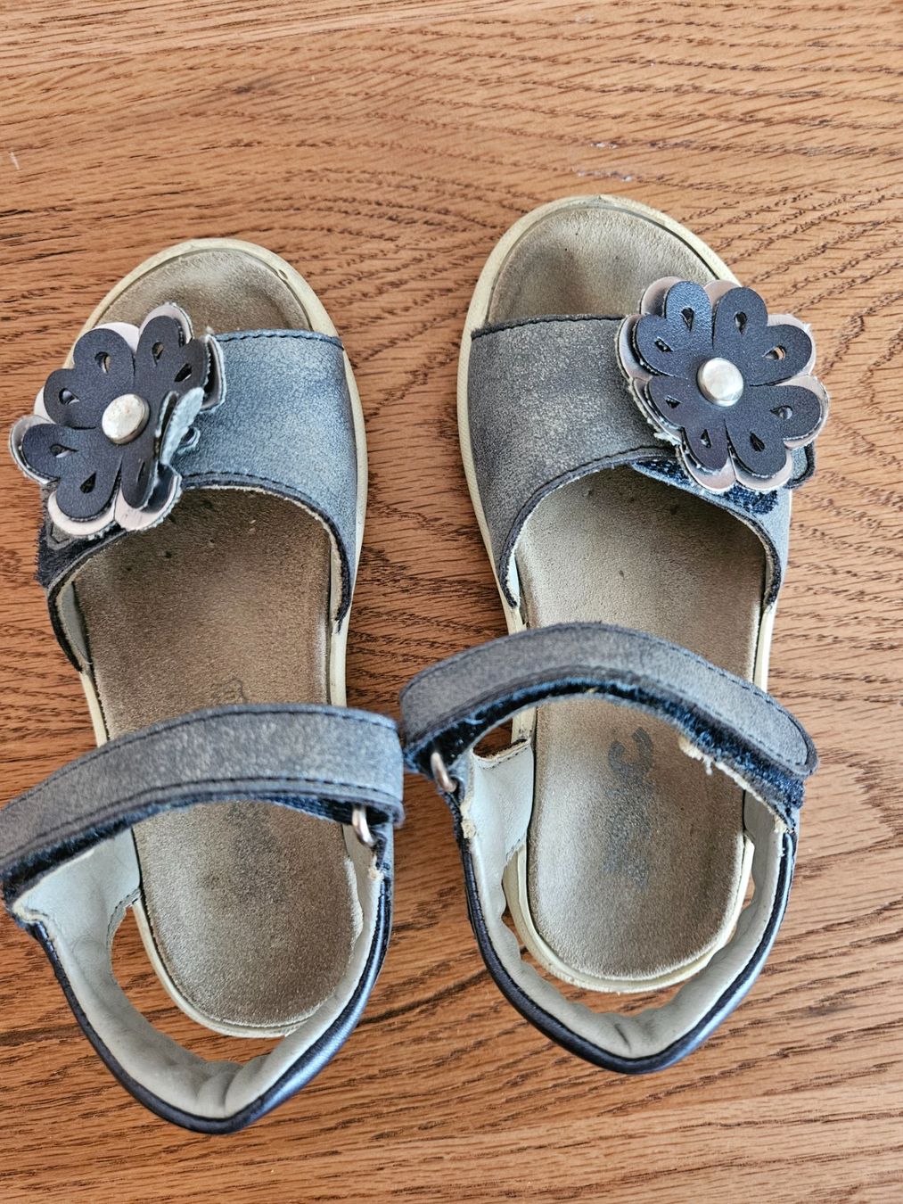 Scarpe per ragazze: Sandalen in blau/silber, Grösse 28 – Usato da Luzern venduto da Livlivliv 1