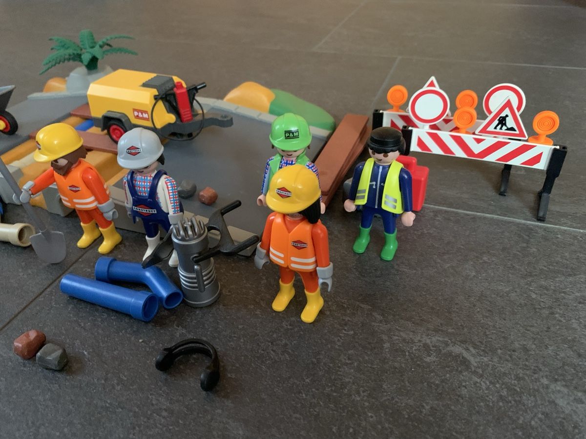 Playmobil Giocattoli: Playmobil Bauarbeiter Set mit Strassenszene – Usato da Aarburg venduto da 2..0 1