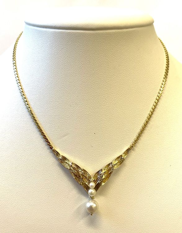 Schönes Collier mit Zuchtperlen 18Karat Gelbgold 1