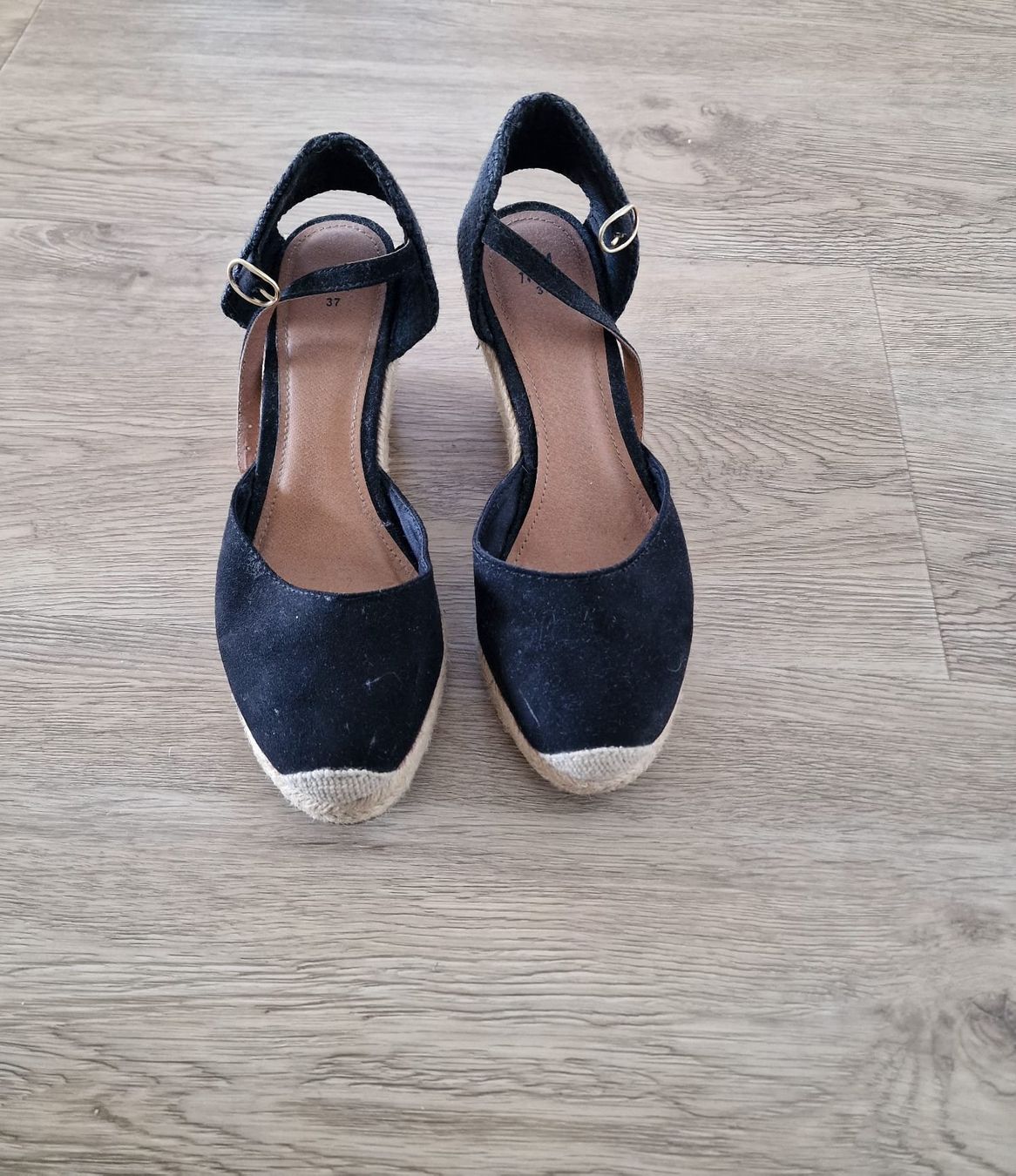 H&M Chaussures femmes: Sommer schuhe 37 HM – D'occasion à Seftigen par G00