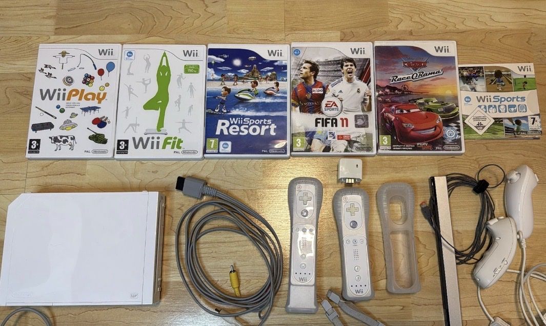 Nintendo Console: Nintendo Wii Console Bundle with Games and Accessories – Usato da Ehrendingen venduto da bubulence 3