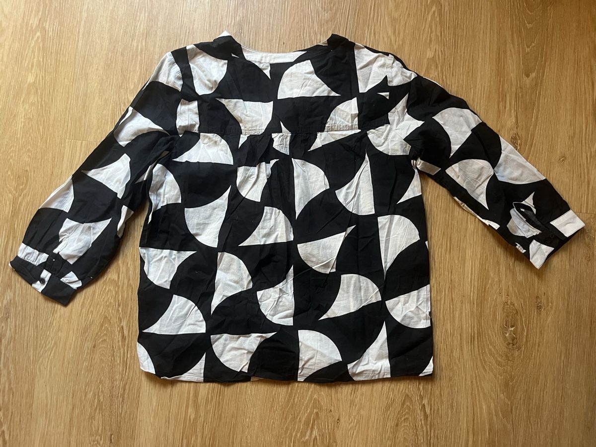 Chemisiers: Damen Bluse schwarz-weiss Muster Grösse M – Neuf (Voir description) à Zürich par jaelllara 1