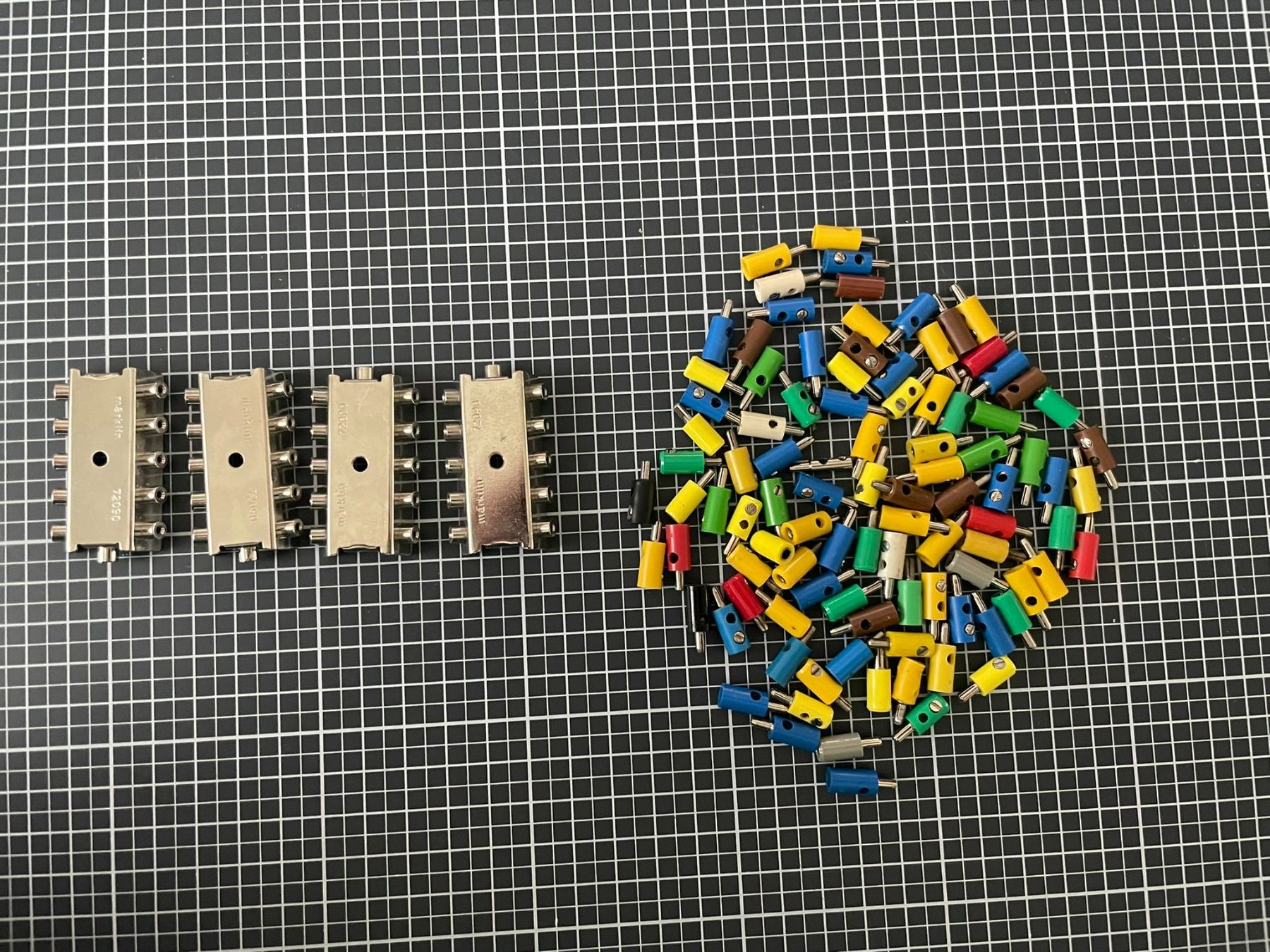 Märklin Modellini di ferrovie: Märklin Set div Stecker und 4 Verteiler – Usato da Oftringen venduto da Otlehm