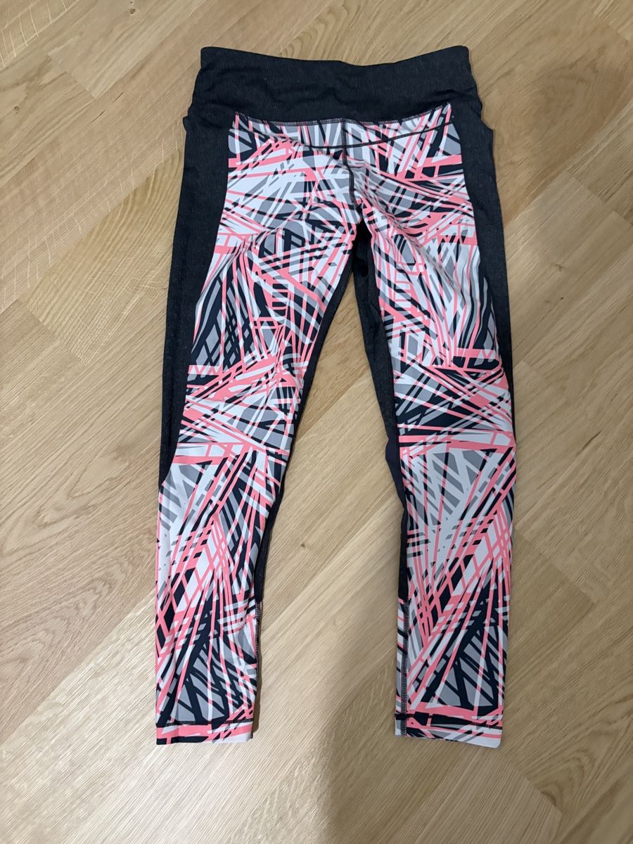Calvin Klein Leggings: Calvin Klein sport leggings M – Usato da Rolle venduto da gos_2xy5