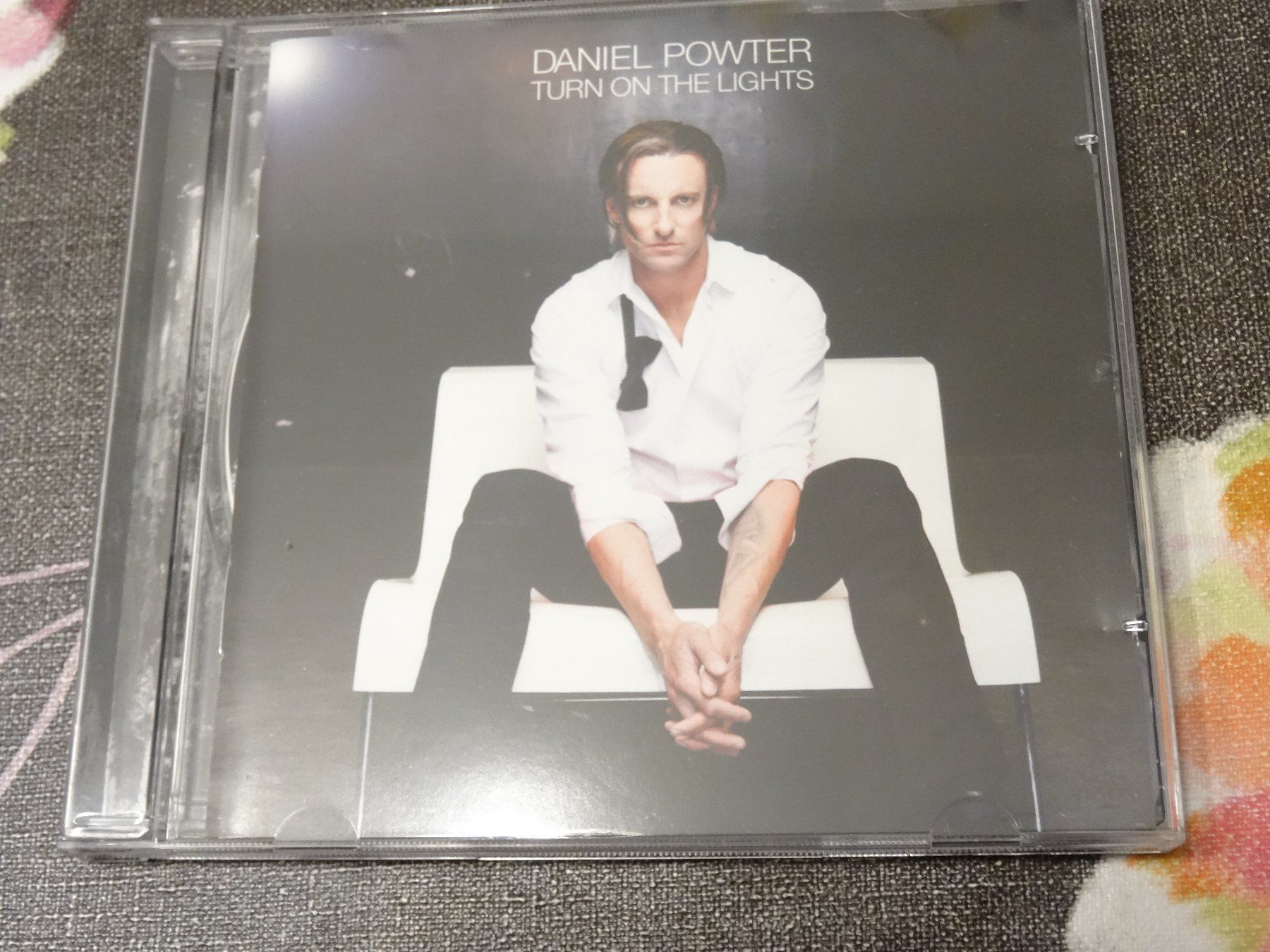 CD: Daniel Powter - Turn on the Lights CD – Usato da Olten venduto da Disc-Ausverkauf