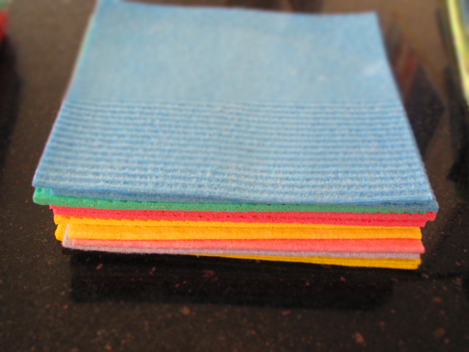 Sonstiges für Haushalt & Wohnen: CHIFFONS DE NETTOYAGE  MICROFIBRE EPONGES NEUFS – Neu und originalverpackt aus Murten von Selliot 4