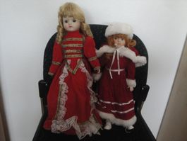 2 poupées de Venise en porcelaine , selon photos