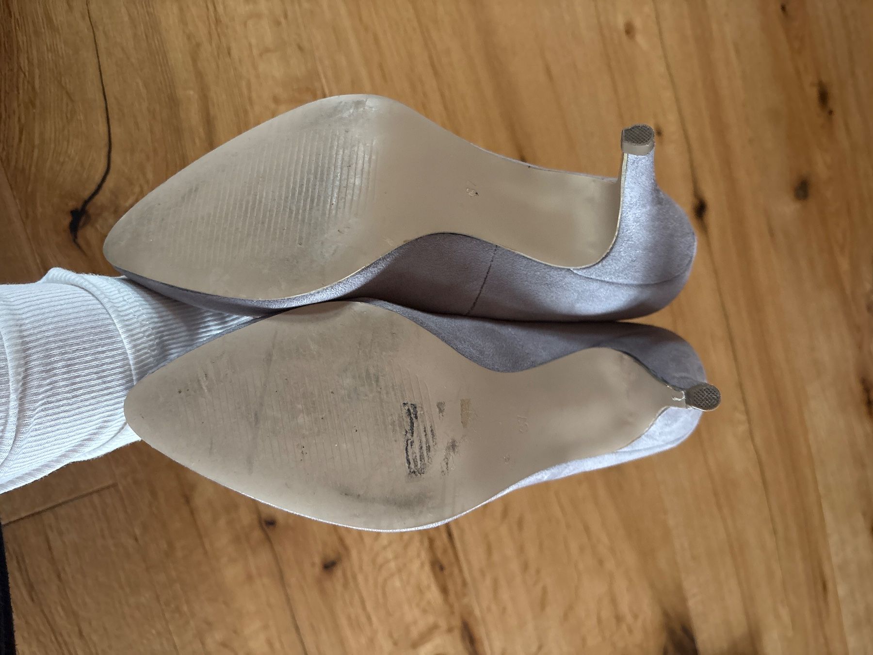 Scarpe da donna: H&M Pumps grau Grösse 37 – Usato da Beatenberg venduto da Rose406 1