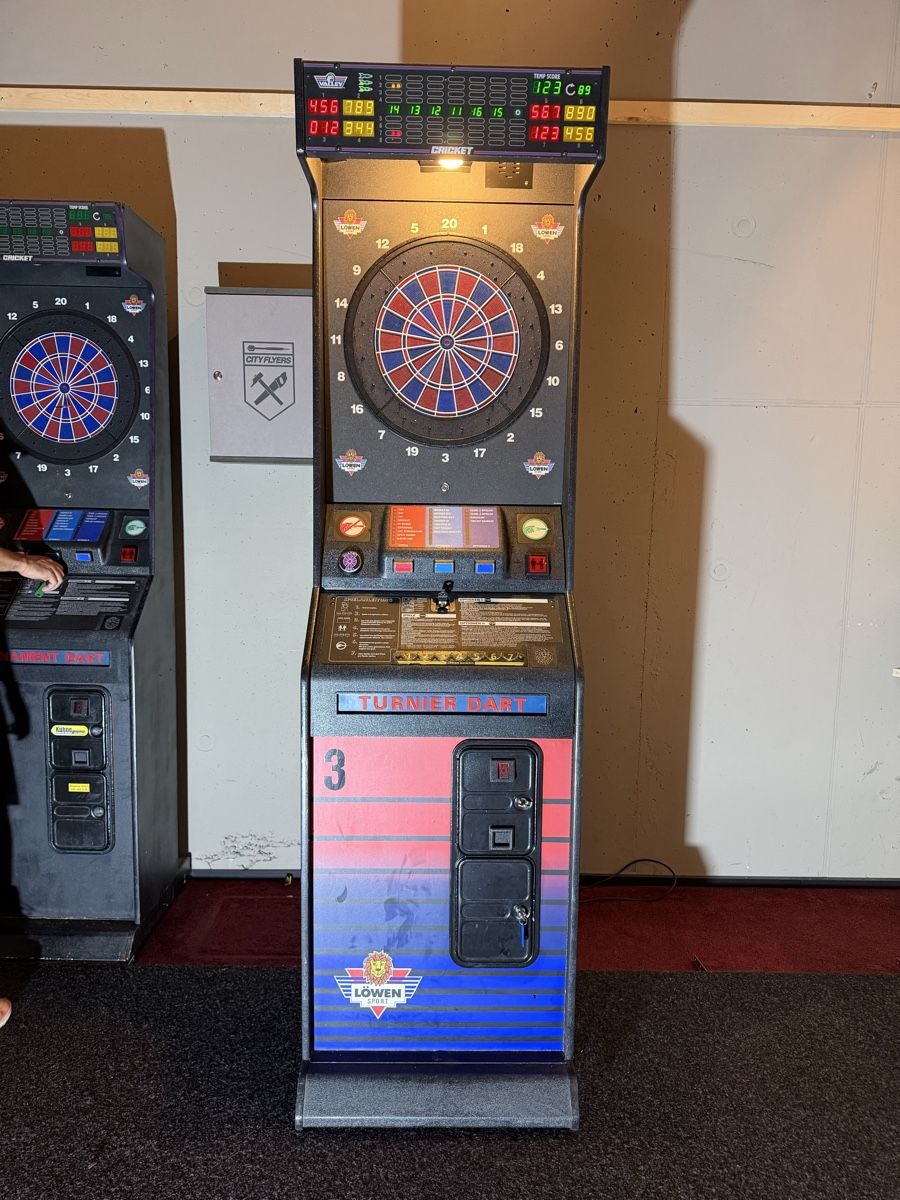 Machines à sous: Löwen HB8 Turnier-Dartautomat  – D'occasion à Zürich par Syossmen