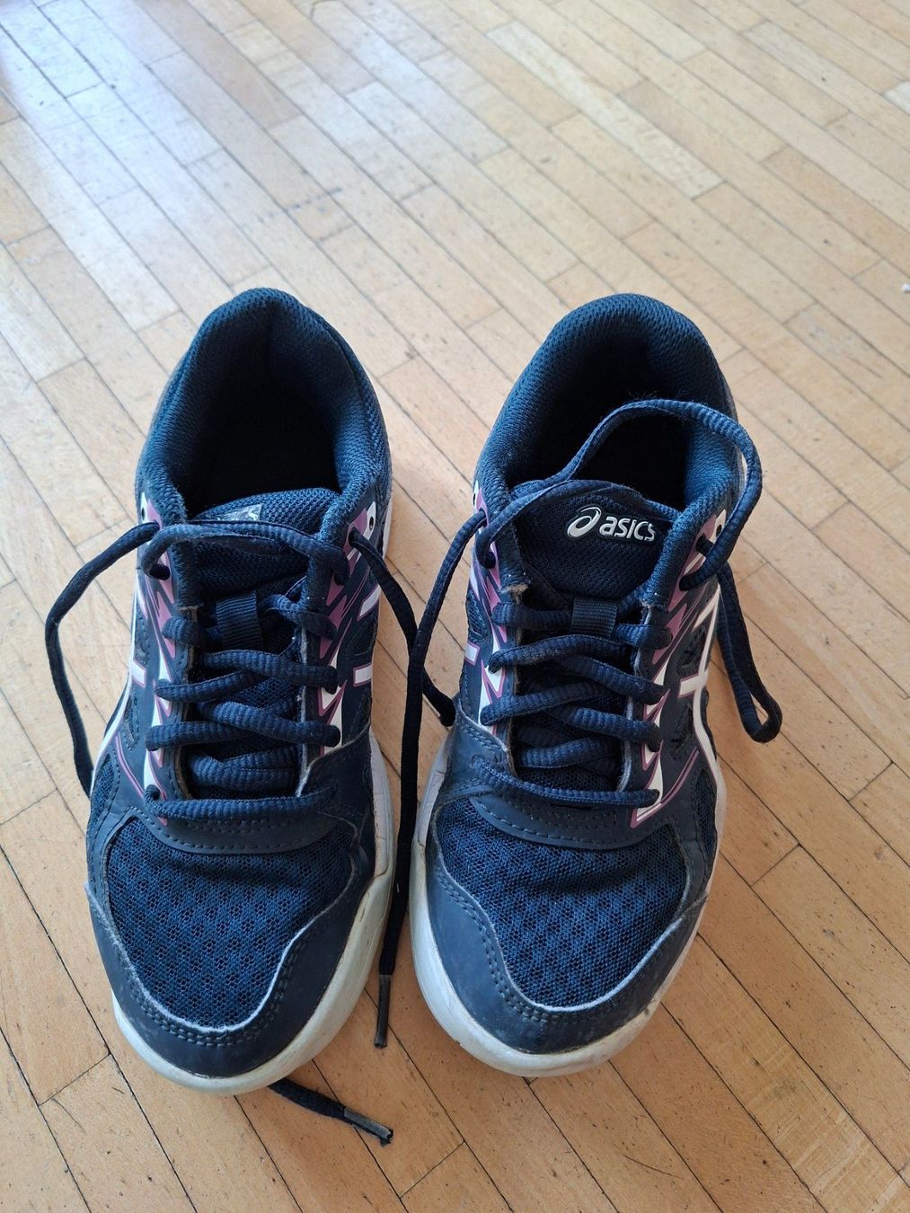 Asics Herrenschuhe: Asics Turnschuhe Gr. 33.5 – Gebraucht aus Staufen von suzykathmandu