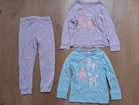 1 Pyjama komplett / 1 Oberteil Einhorn C&A Grösse 98