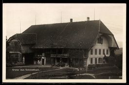 AK Schnottwil, Grosses Bauernhaus mit Brunnen
