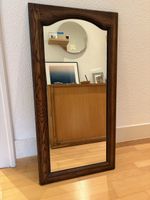 Wandspiegel im Vintage-Stil mit Holzrahmen – klassische Wohn