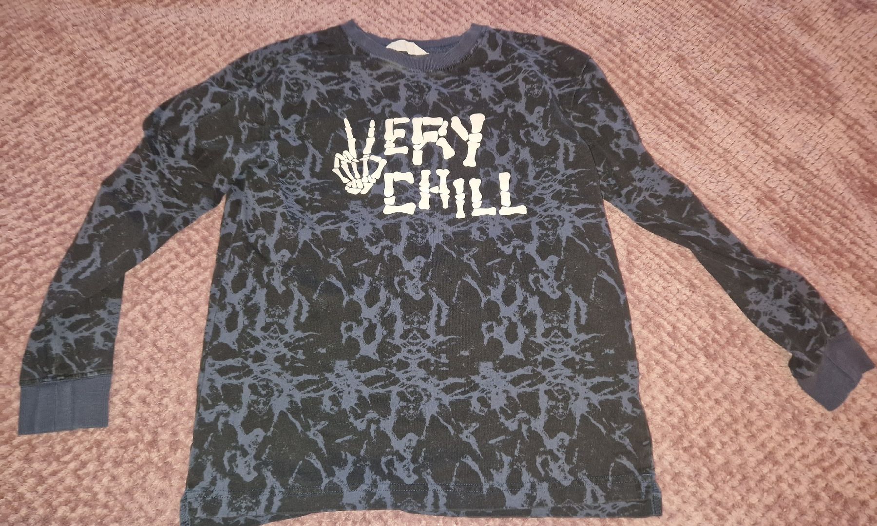 Chemises, T-shirts & Polos: Cooles pulli "Very Chill" Gr. 146/152 – D'occasion à Utzenstorf par Ernie_und_Bert