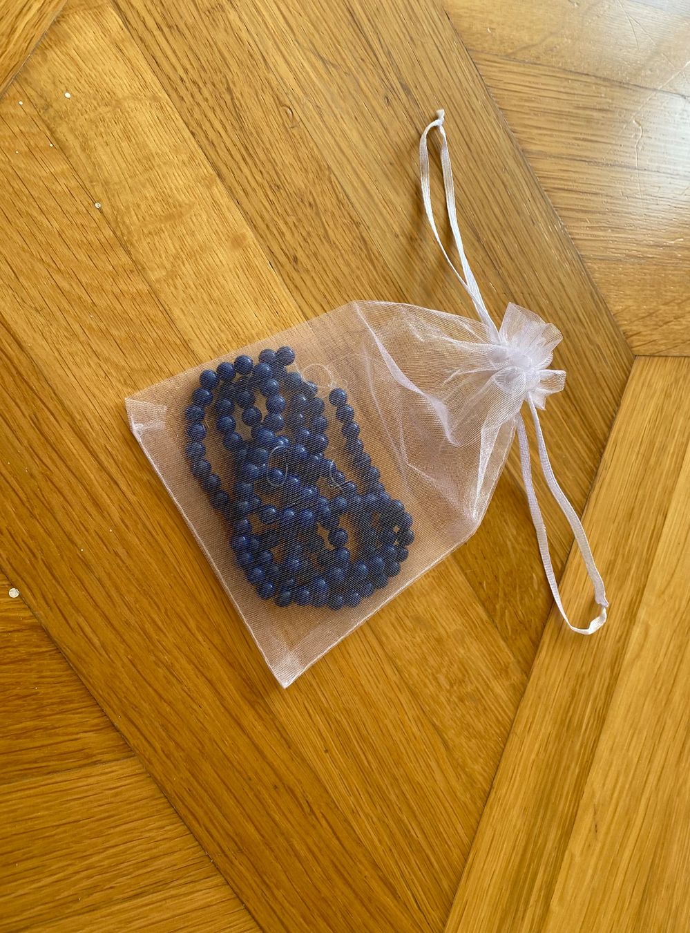 Perles (synthétiques): Blaue Perlen Kette – D'occasion à Dottikon par 6571 2