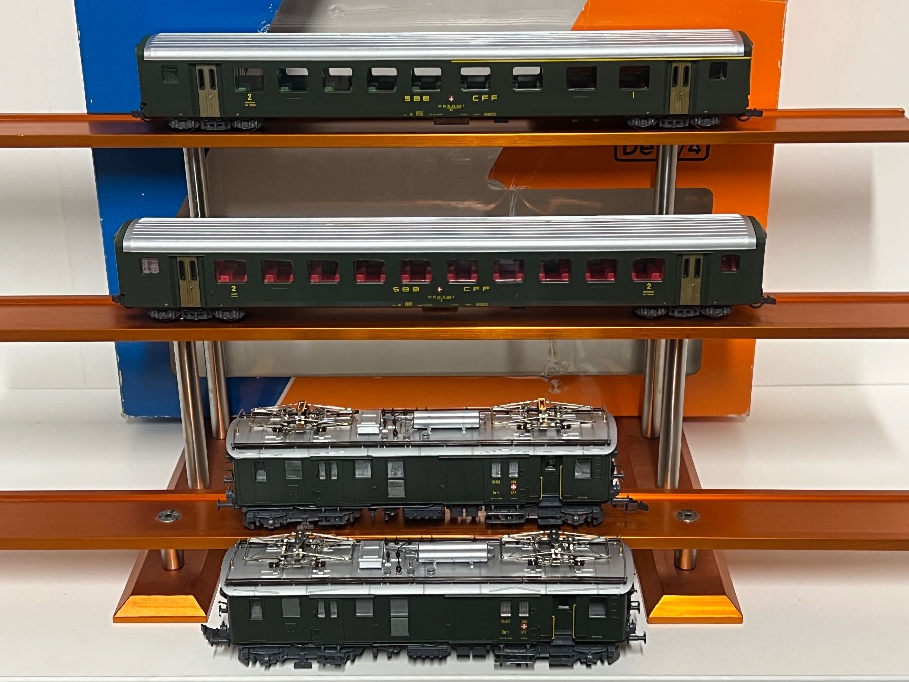 Roco Modellini di ferrovie: Roco 43024 SBB-SET  De 4/4  H0 DC Analog – Nuovo (secondo la descrizione) da Geroldswil venduto da TopTrain54 1