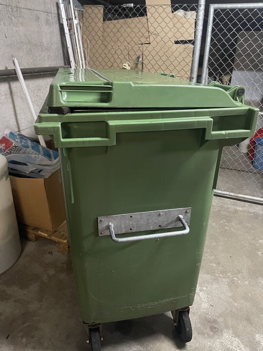 Contenitori edile: Grüncontainer 800L – Usato da bern venduto da Tavola3000 2
