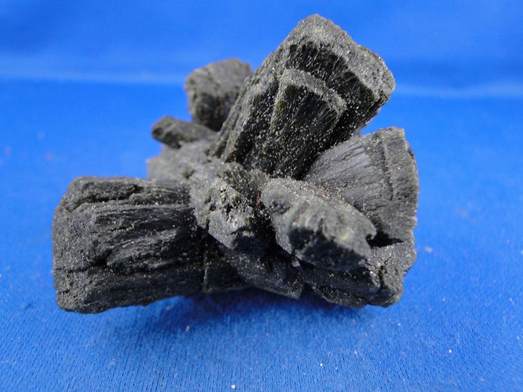 Minerali & Pietre curative: Granat var Melanit auf Epidot – Usato da Schinznach Bad venduto da Demerald 8