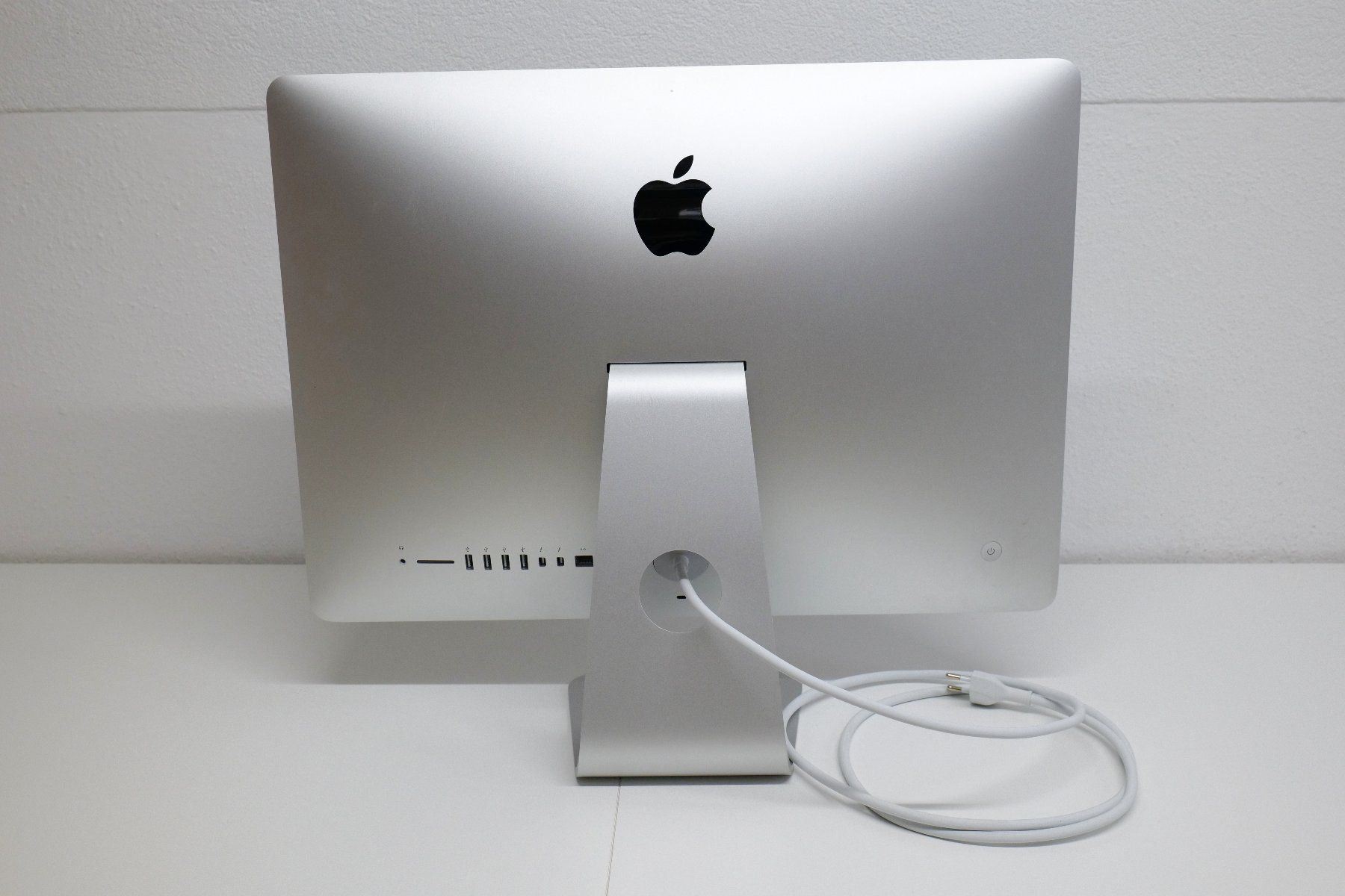 Apple PC: Apple iMac Late 2015, Model A1311, 21.5" – Usato da Unterkulm venduto da nmz 1