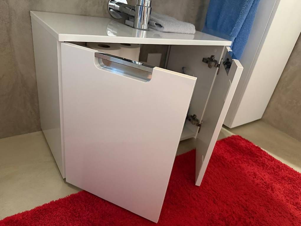Mobili per bagno: Modernes, 2-teiliges Badezimmermöbel-Set in Weiss – Usato da Celerina venduto da Little29 2