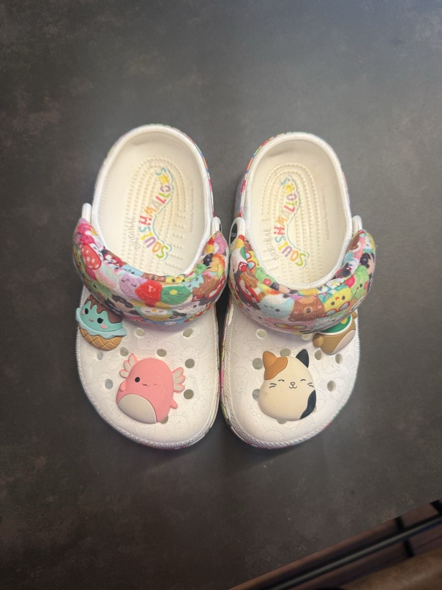 Chaussures filles: Crocs Squishmallow – D'occasion à Valeyres-Montagny par Anne_L