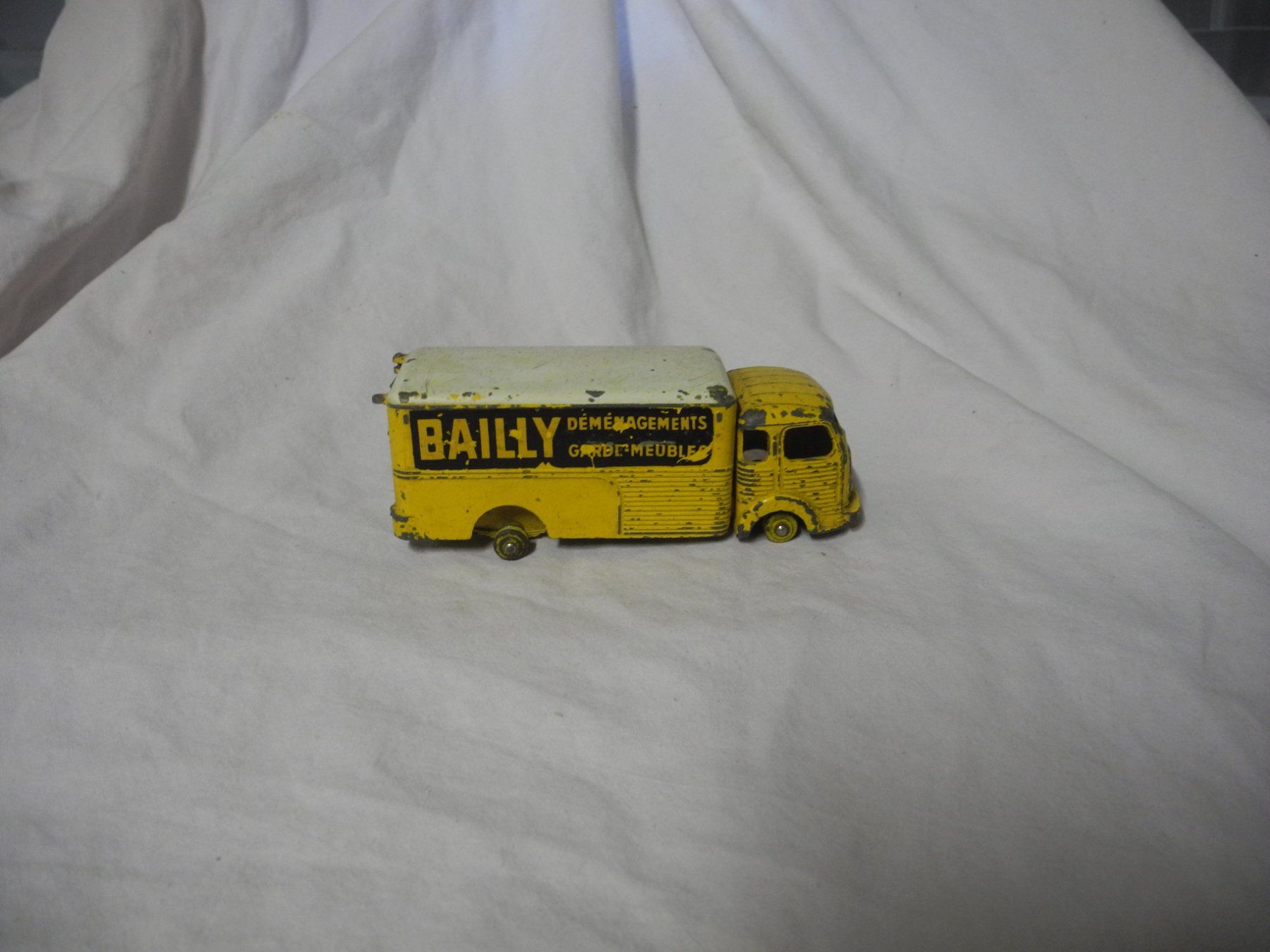 Dinky Toys Modellautos: DINKY TOYS  NR. 33  SIMCA CARGO  BAILLY  BESPIELT – Defekt aus Gurtnellen von Murmeli99 3