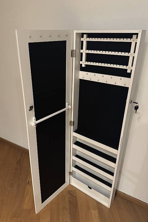 Schränke: Schmuckschrank – Gebraucht aus Wilen b. Wollerau von n.zueger